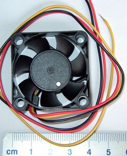 Mini fan 40x40mm delik aralığı 32mm. 10mm kalınlığındadır. 12V / 65mA
