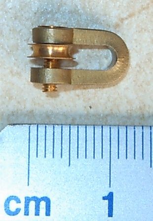Shackle about 12x7x5mm with roller, with screw, brass, 1
