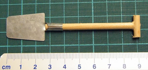 1 spade nature, 9x2cm, unpainted. With wooden style