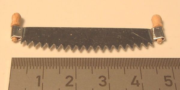 1x tree saw ca.5,0cm. With curved blade. With