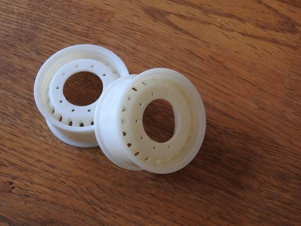 Llanta con orificios redondos para neumáticos anchos (V3) de plástico, 20 orificios