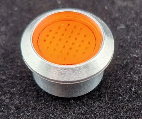 Fine Line aluminiumfodral med orange detaljerad lins