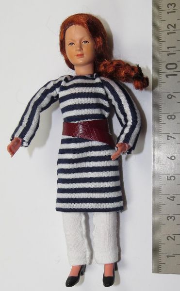 1x Flexibele Doll VROUW ca. 13cm lang gestreepte kleding en