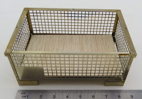 Lifelike reproduction of a lattice box pallet made of MS