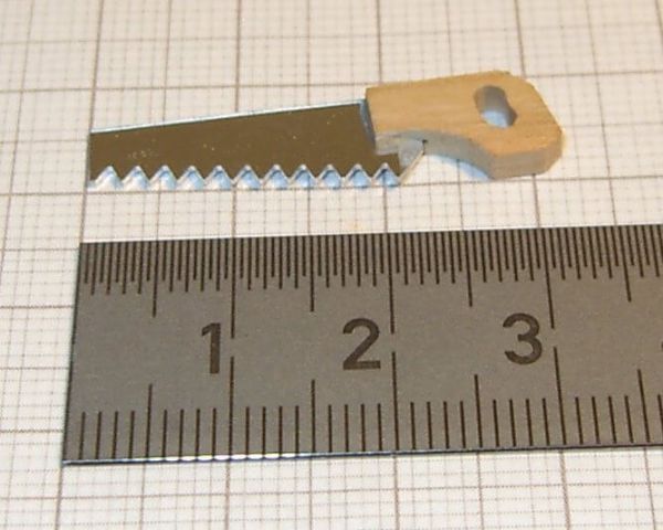 1x Fuchsschwanz ca. 3cm Metall/Holz. Griffstück aus Holz,