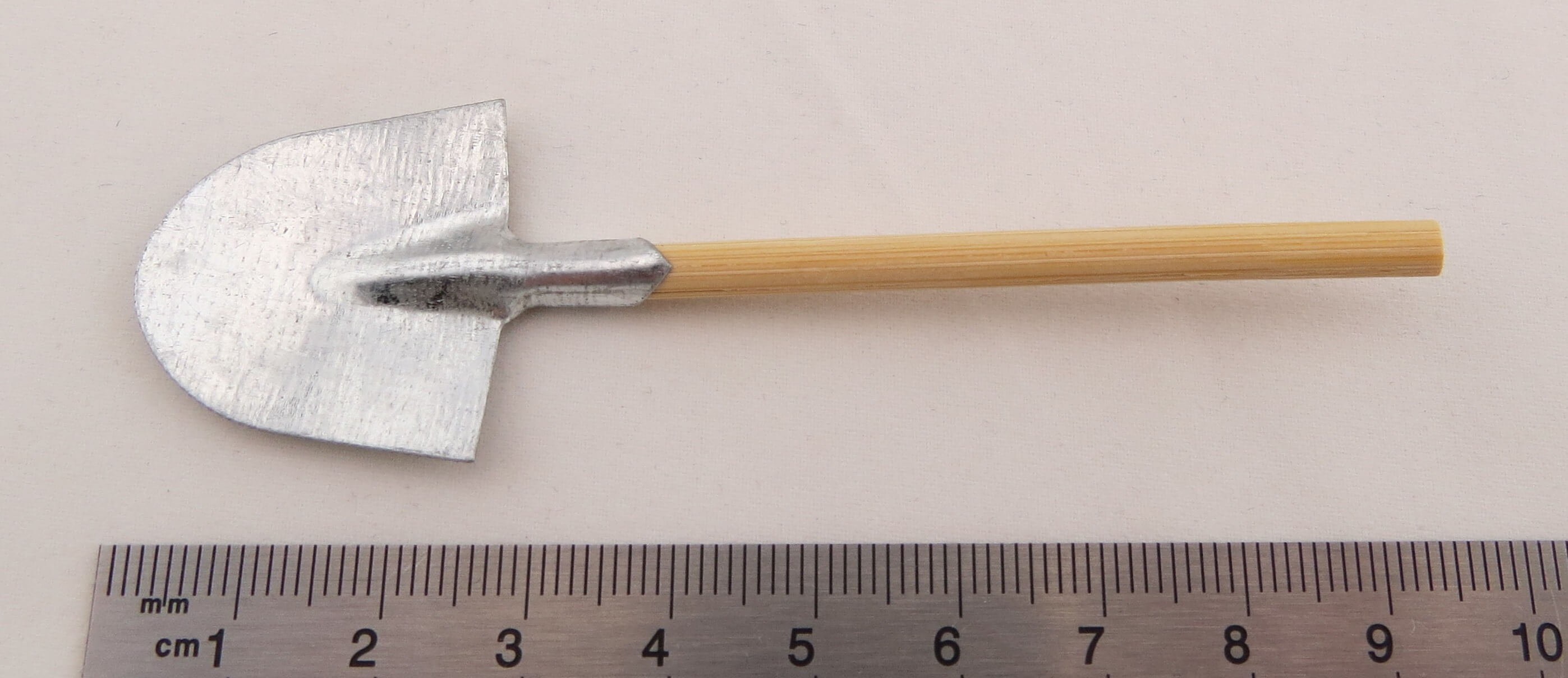 1 Blech-Schaufel 10cm, mit Holzstiel Stieldurchmesser ca, Werkzeuge, Zubehör