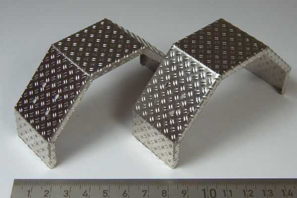 1 couple fender checker plate, narrow, for one axis