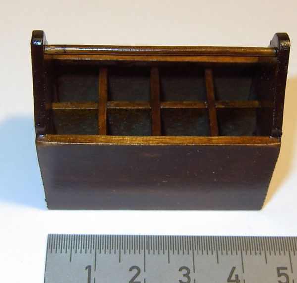 1 toolbox 4,5cm long, brown