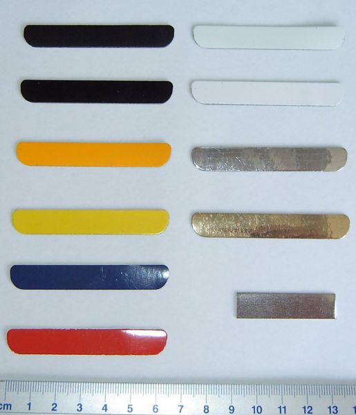 magnetische Abdeckung (dunkel-gelb) für die Einbuchtung an