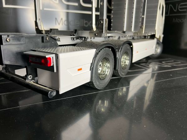 FineLine storage boxes, rear bel. in the Volvo FH16 look wooden train
