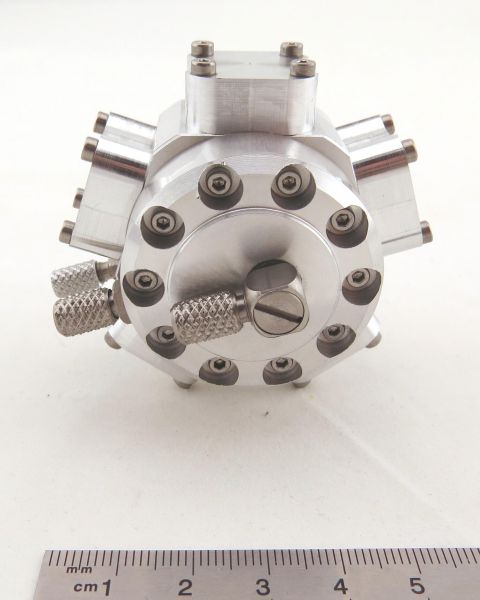 1x hydraulic motor with 10mm flask. Working pressure 10-20 bar