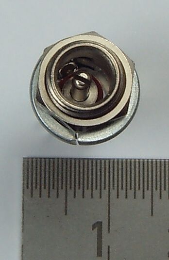 1x Klinken-Einbaubuchse 5,5mm mit 2,1mm- Zentralstift, max