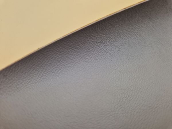 Simili cuir autocollant 45 x 10 cm. gris clair