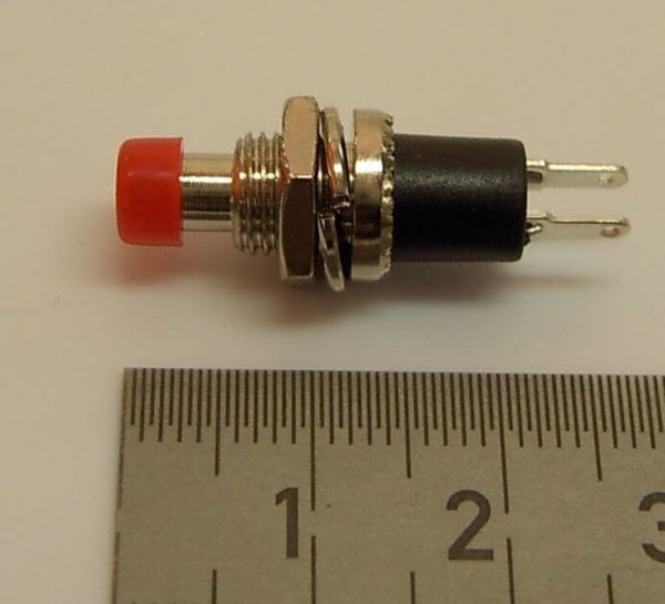 1 miniatuur drukknop, rood, NO. Gebouwd in 7mm