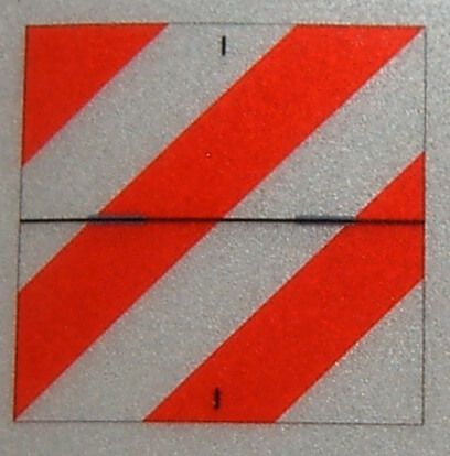 1 znak parking, wskazując w lewo, co odzwierciedla się wskazane