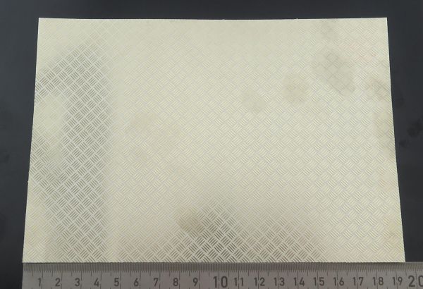 Plaque à carreaux motif 4 rayures, dim. 133 x 194 mm
