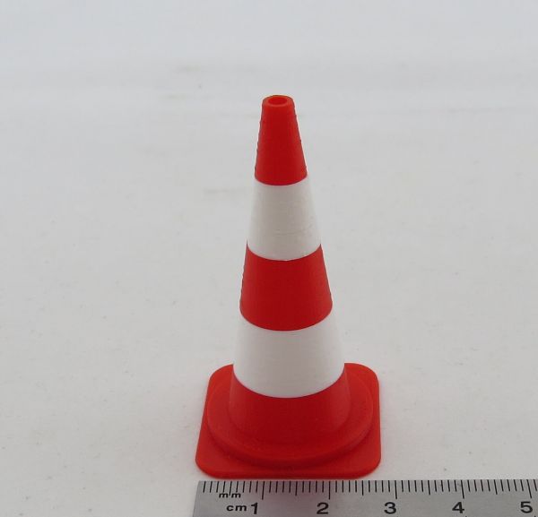 1 traffic cone (75cm in the original). Tamiya scale.