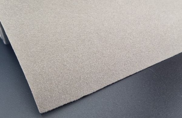 Imitación alfombra velour autoadhesiva de 45 x 10 cm. Gris