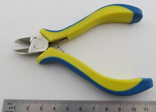 Side cutter, straight jaws, 110 mm. Punched gels