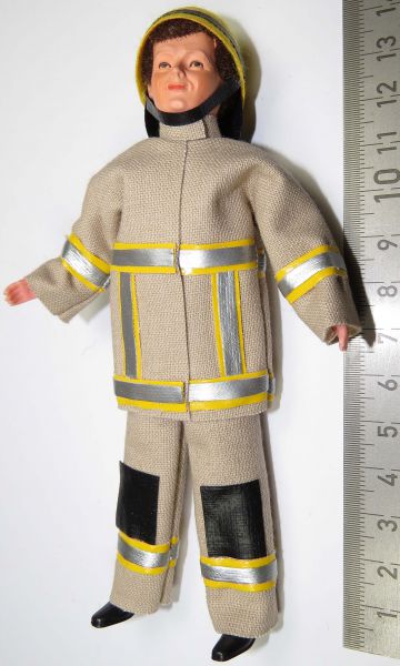 1 Biegepuppe FEUERWEHRMANN,14cm hoch mit Feuerwehr-Anzug