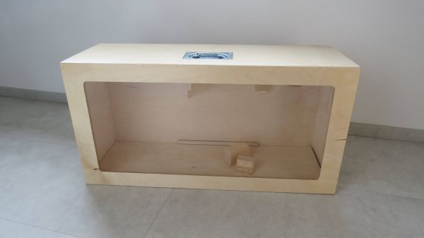 Transport box made of 9mm birch multiplex. The box is painted