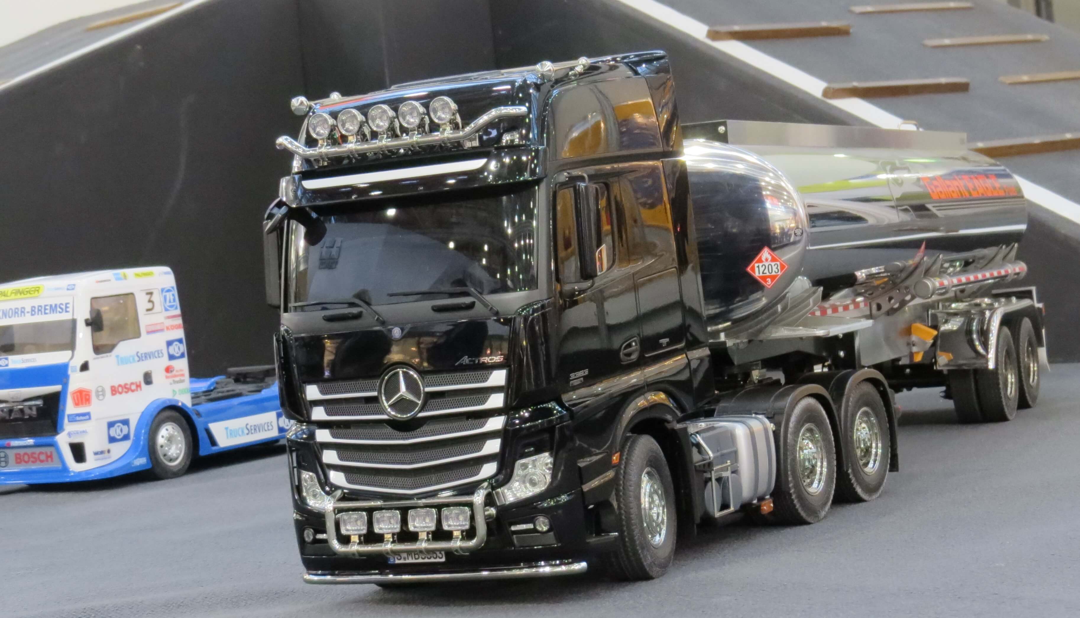 Camion rc Tamiya rc Mercedes Actros 3363 6x4 Gigaspace