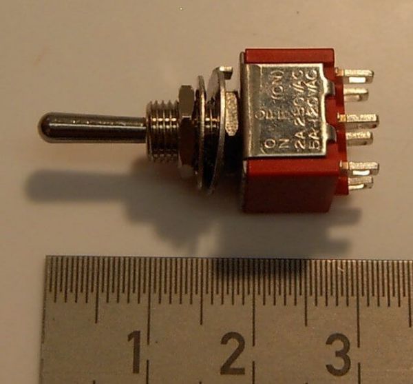 Miniature Toggle 2x UM (2-pole) 2x UM, with