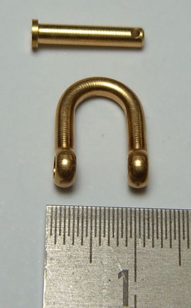 1 shackle about 15x11mm, with socket pin with cross hole