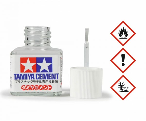 Tamiya plastic lijm 40 ml in een potje met een applicatieborstel in het deksel