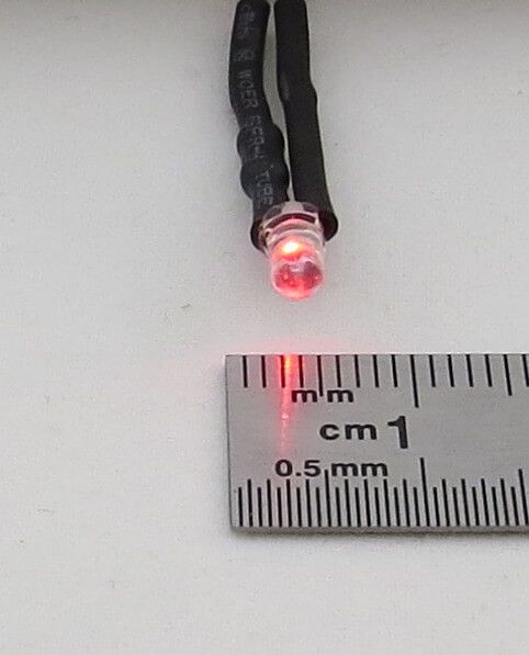 Czerwona dioda LED 3 mm, przezroczysta obudowa, z żyłkami ok. 25 cm, z