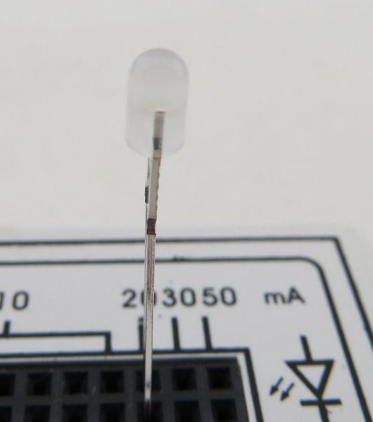 Dioda LED biała zimna 3mm, obudowa w kolorze białym dyfuzyjnym, na przewodach