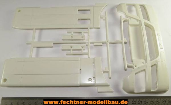 1 molding parts kit H-parts, white. For MAN TGX 18.540