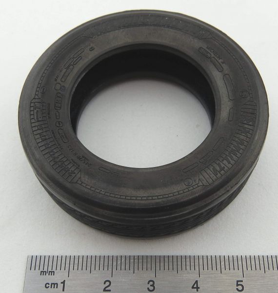 Michelin 245 / 70R17.5 X MULTI tires. Outside: 59mm, inside 36