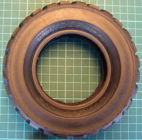 1 knobbelige banden Dunlop T7S, holle, 149mm buiten 78mm binnen,