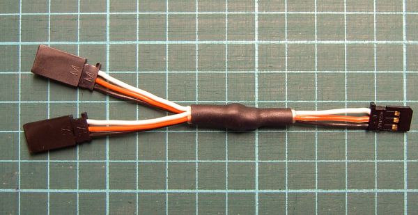 1x Servo-Y-câble, PVC, 3x 0,25qmm, 10cm, Futaba, plat