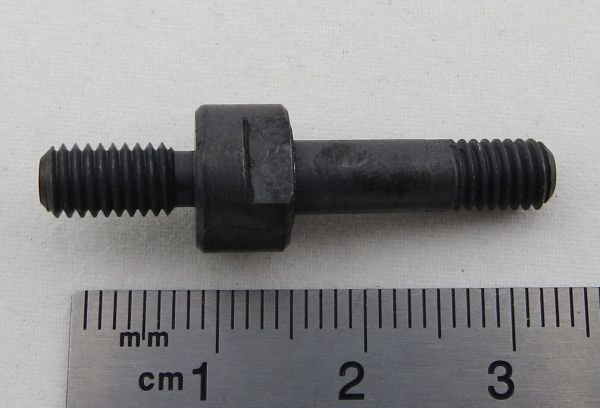 Axeltapp i stål (svart). M5-tråd på båda sidor, L