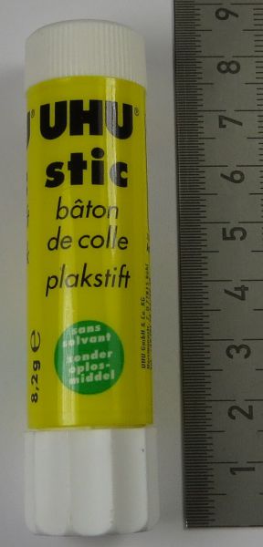 1 glue stick UHU stic 8,2gr. Without solvent