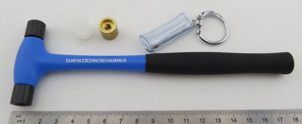 Micro hammer about 180mm total length. Contents: 1 Hammer, 4 ed