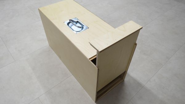 Transport box made of 9mm birch plywood. The box is used