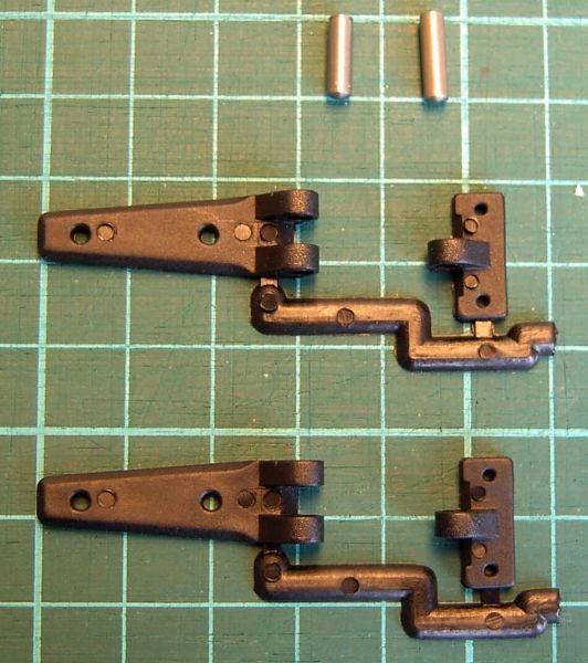 2 door hinges, plastic for Connect. with wire pin,
