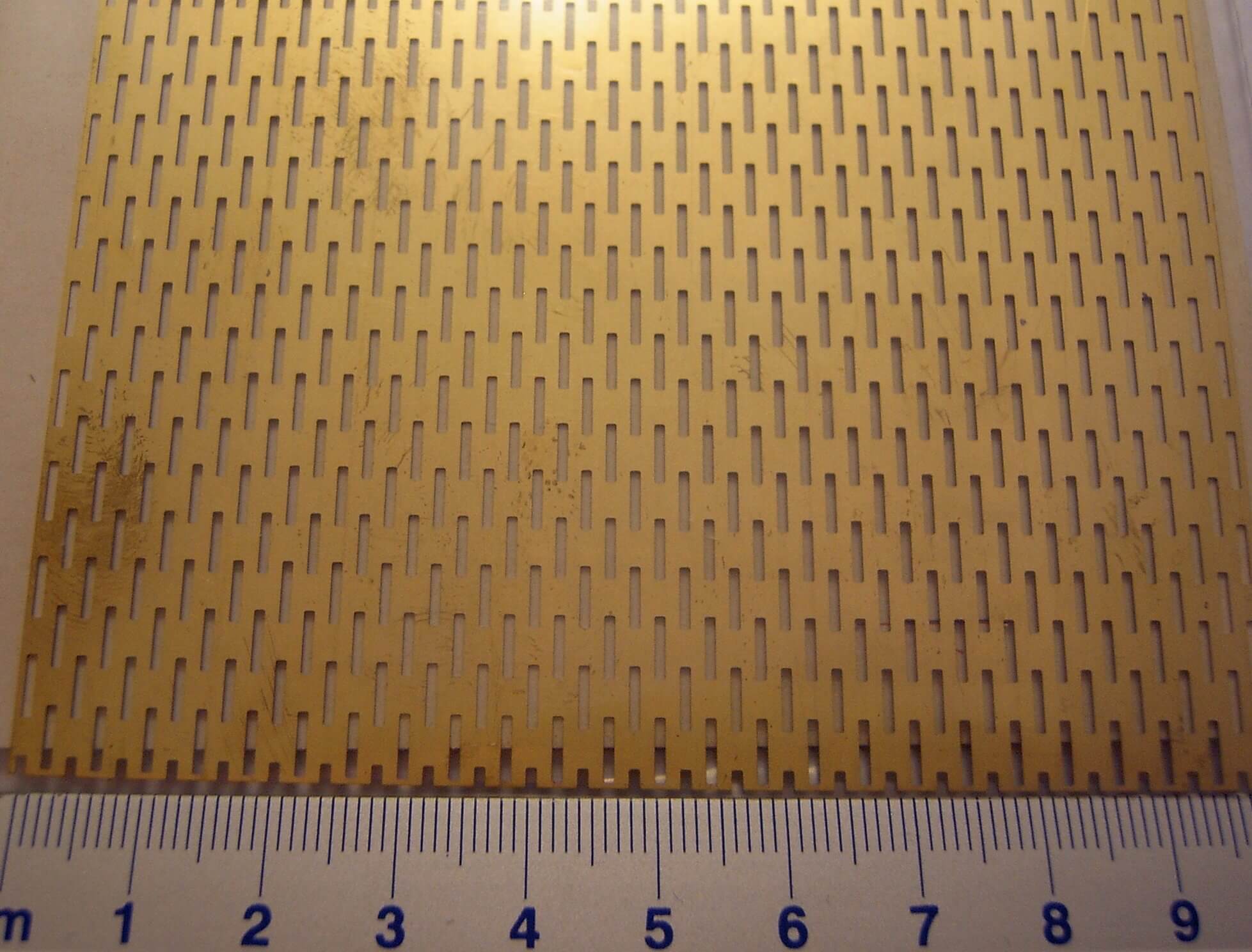 Tijd hack strelen 1 Trittblech 100x250mm messing. (5736 / 04) strip | Decoratieve platen |  sheets | materiaal | Fechtner Modellbaushop