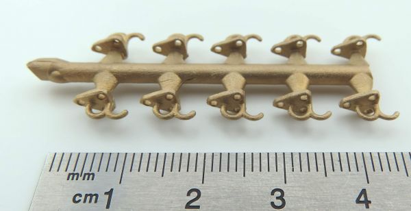 Set of 10 lashing eyes, screw-on. On the casting branch. With open