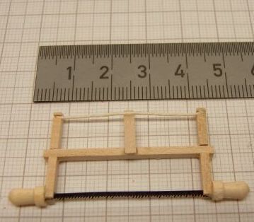 1x frame saw about 5,0cm long. With Spannknebel and