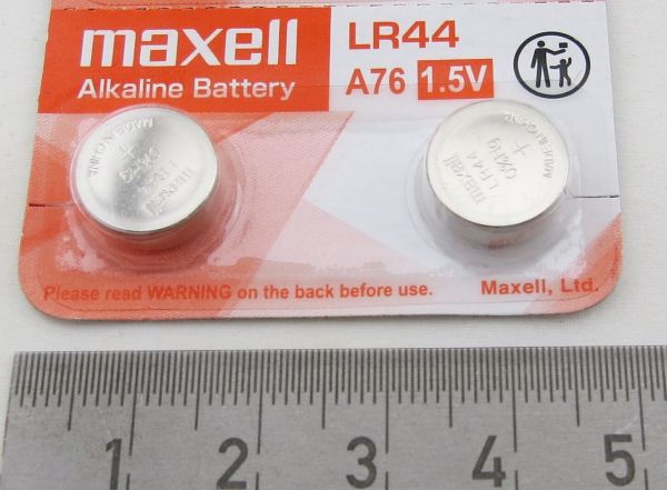 1,5V 110mA alkaline knoopcel LR44. Maxell LR44 / AG13