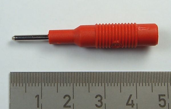 1 overgang plug 2mm op 4mm socket. 1 pole. rood
