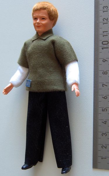 1x Flexibele Doll Trucker over 14cm hoog met zwarte broek,
