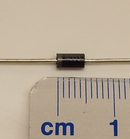 1 diodo 1N4003 (DO-41, 200V). diodo rectificador universal