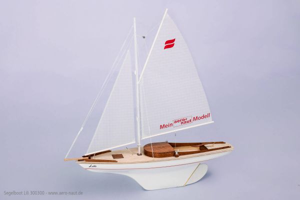 Kit segelbåt Lili, med djupdragen plastskrov