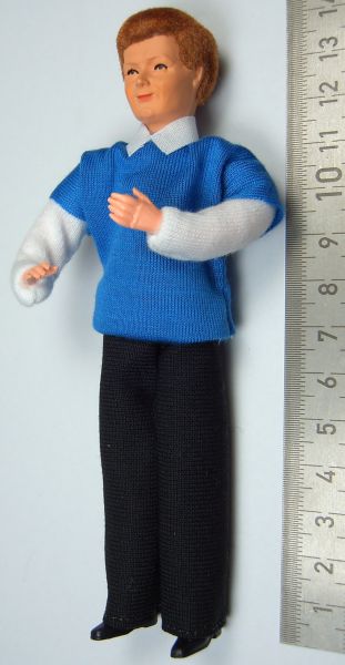 1 flexible muñeca gorro sobre 14cm alto con pantalones oscuros,