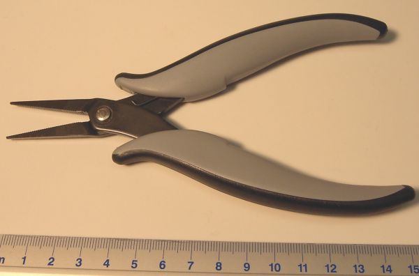 Tongs, pointed jaws, straight. 160mm Fluted